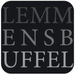 imgi_58_Untitled20-6329806 Donkere achtergrond met de letters 'LEMMENSBUFFEL' in grote, grijze typografie weergegeven.